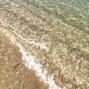 北淡県民サンビーチの透明な海水