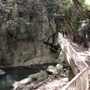 鮎屋の滝への川
