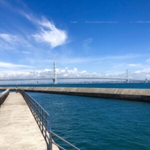 絵島から明石海峡大橋の景色